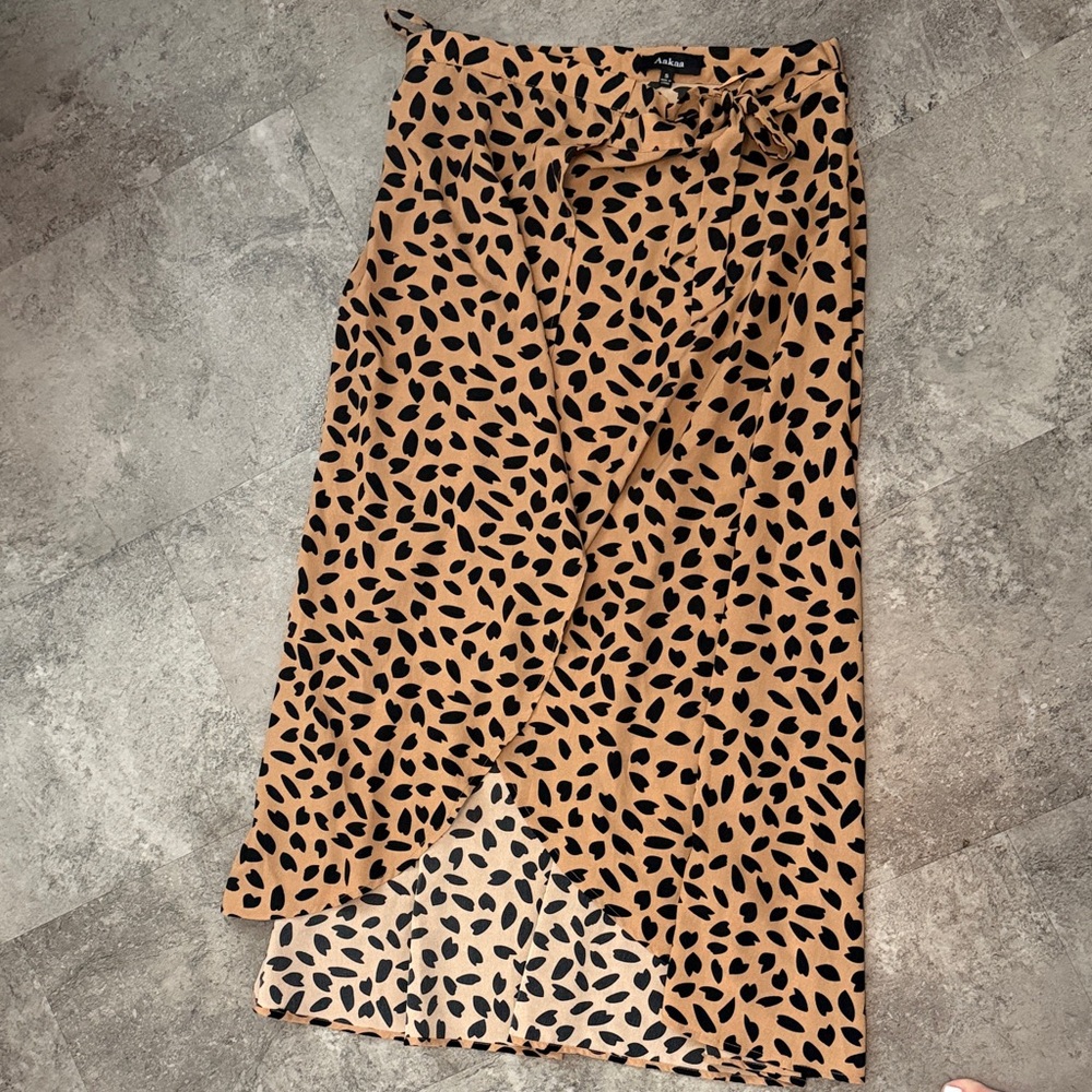 Aakaa Asymmetrical Skirt in Tan and Black